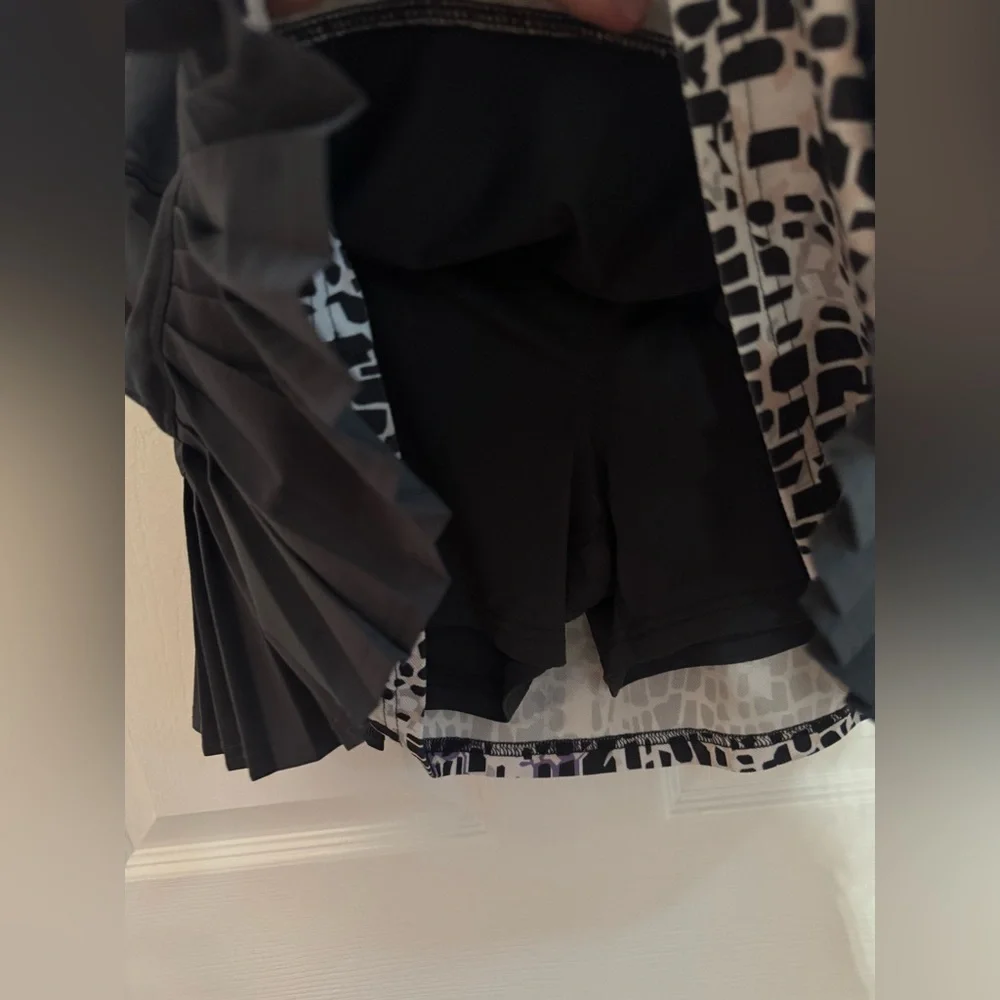 Bolle Grey Purple and White Patterned Athletic Top and Skort Set large - Picture 7 of 7
